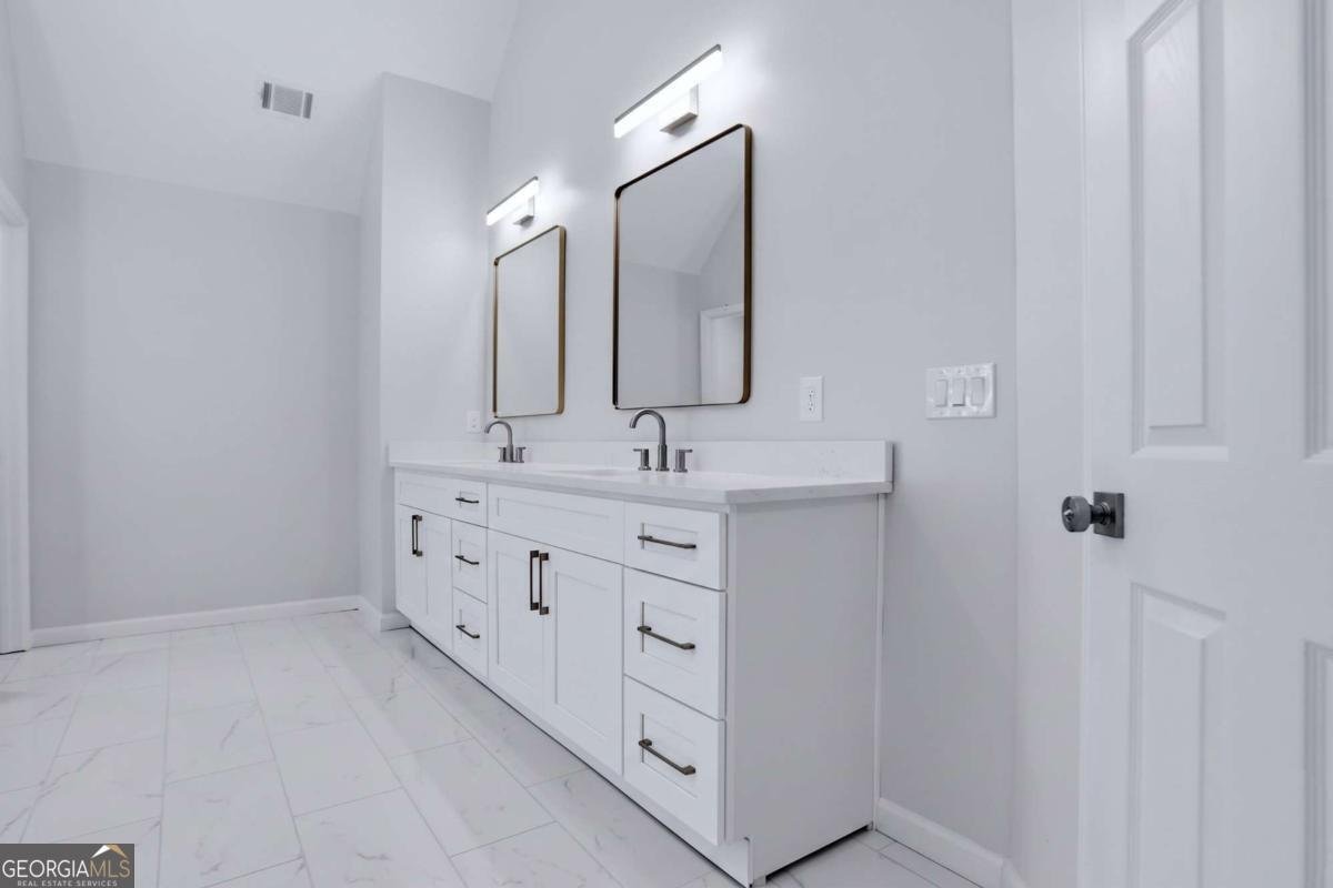 424 Payton Court Stockbridge - Photo 54