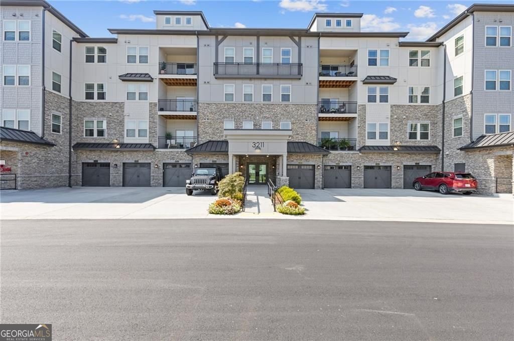 3211 Orwell Way Cumming - main photo