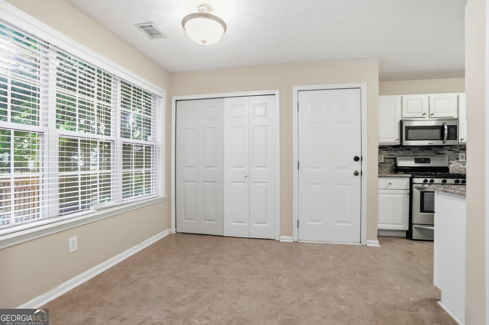 237 Kensington Trace Stockbridge - Photo 17