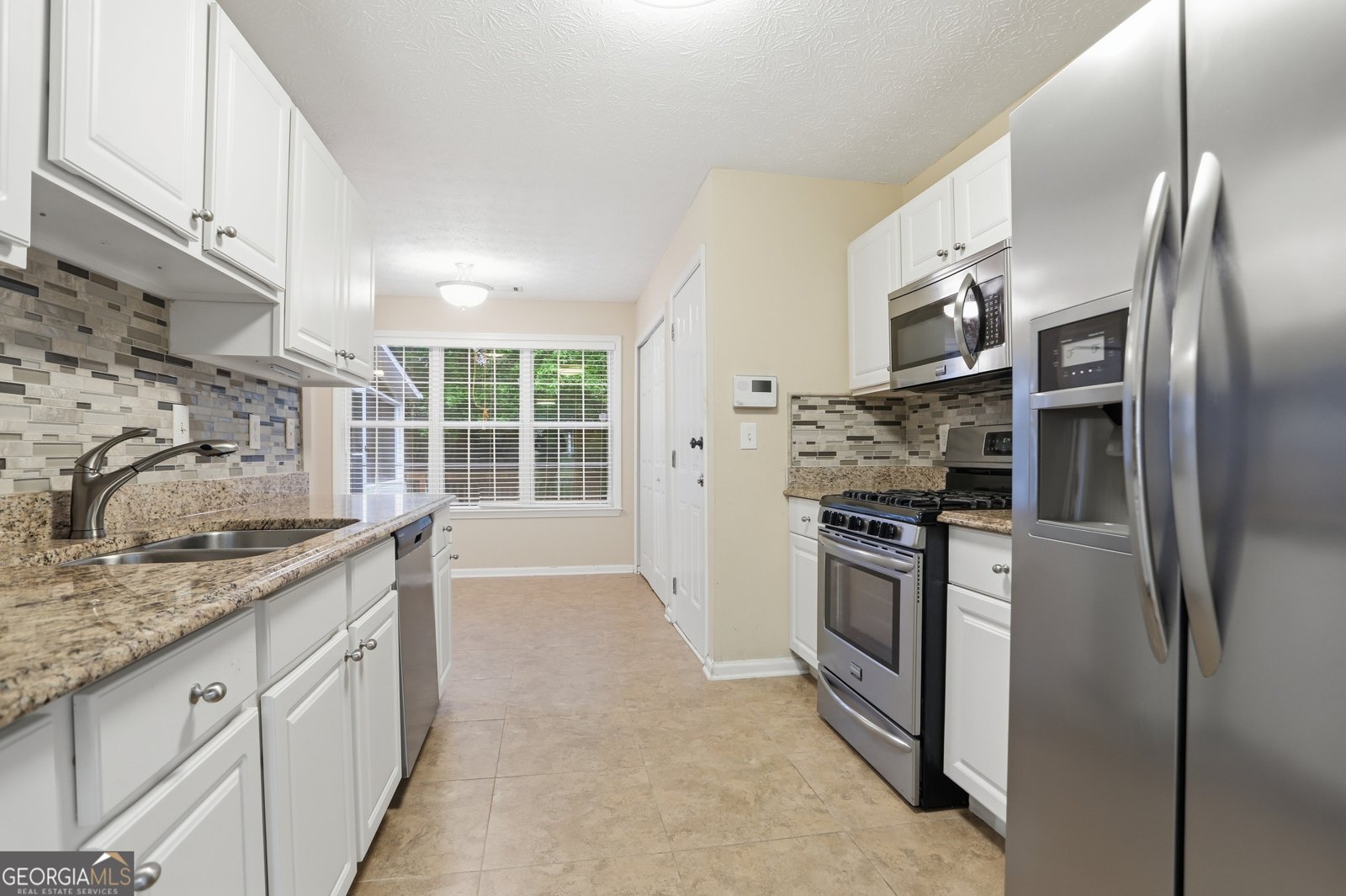 237 Kensington Trace Stockbridge - Photo 18