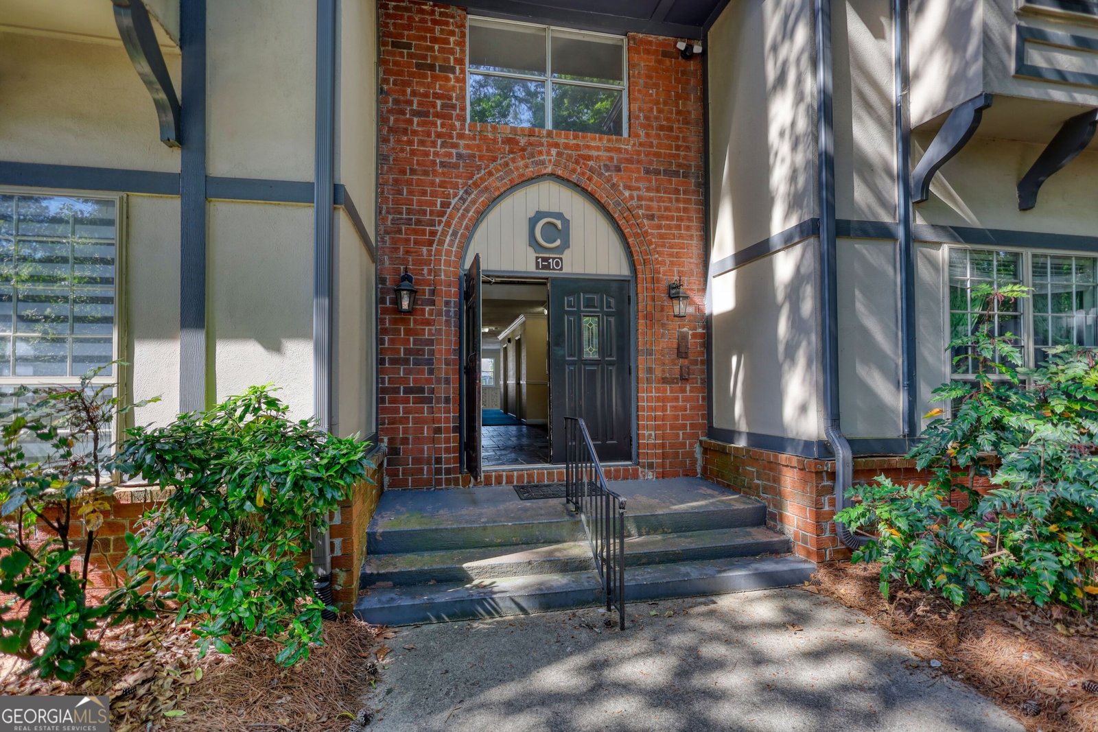6851 Roswell Rd Apt C 8 Sandy Springs - main photo