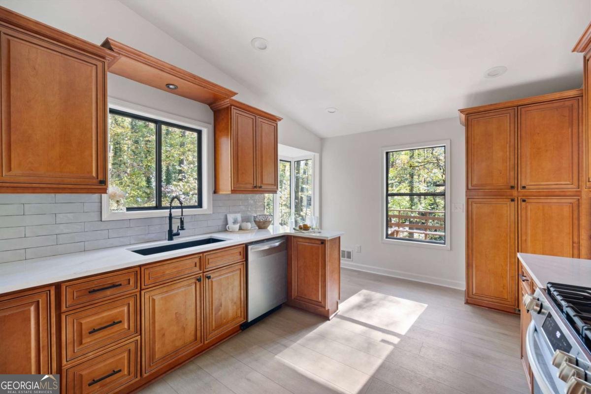 3292 Holly Mill Court Marietta - Photo 15