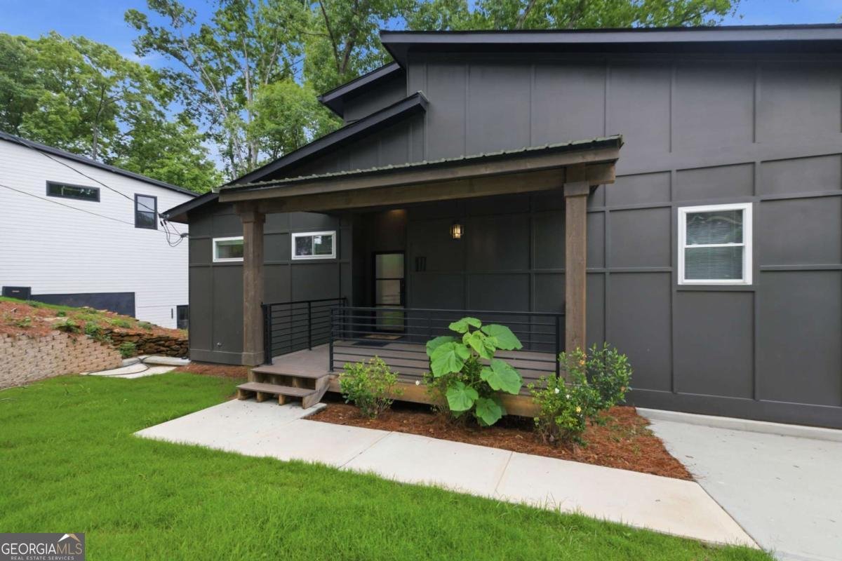 977 Fleetwood Circle Atlanta - main photo