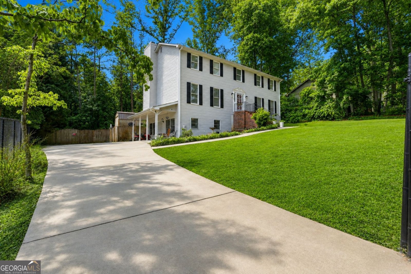 305 Saint Patrick Drive Mableton - main photo