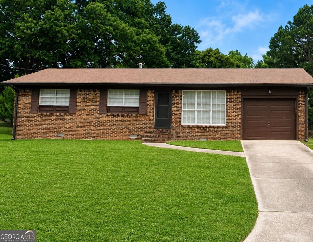 1064 Meadowbrook Lane Conyers - main photo