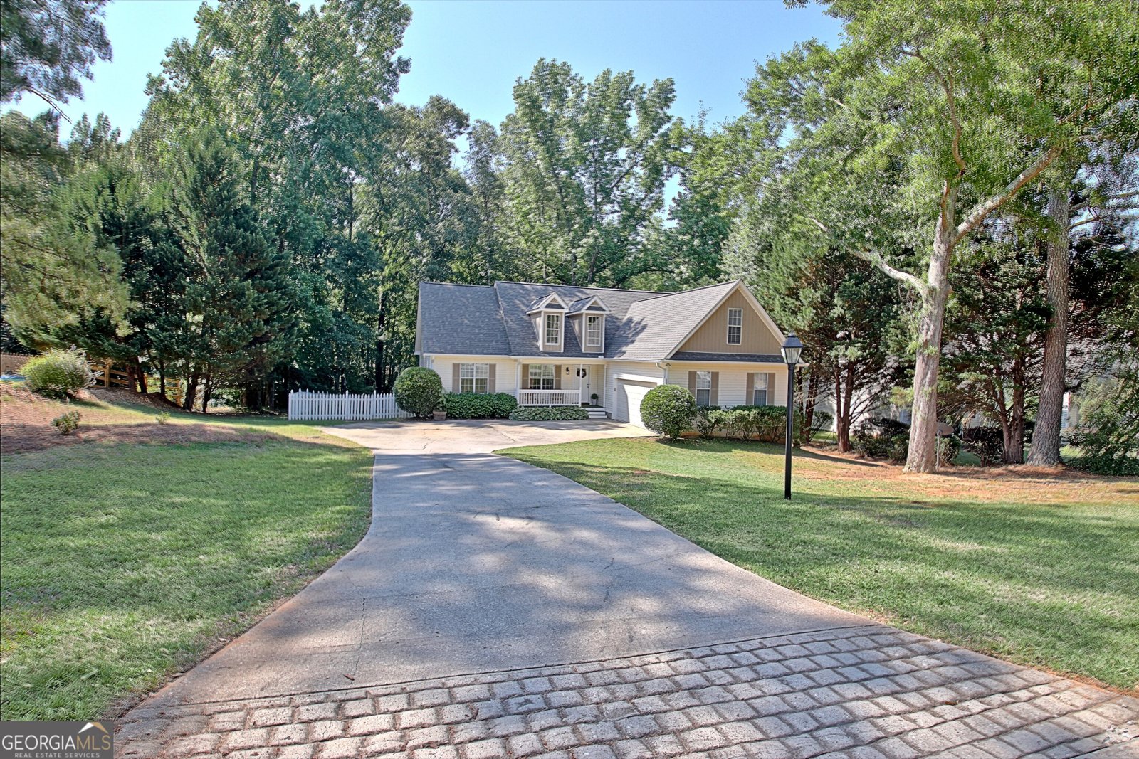 130 Otara Woods Drive Newnan - main photo