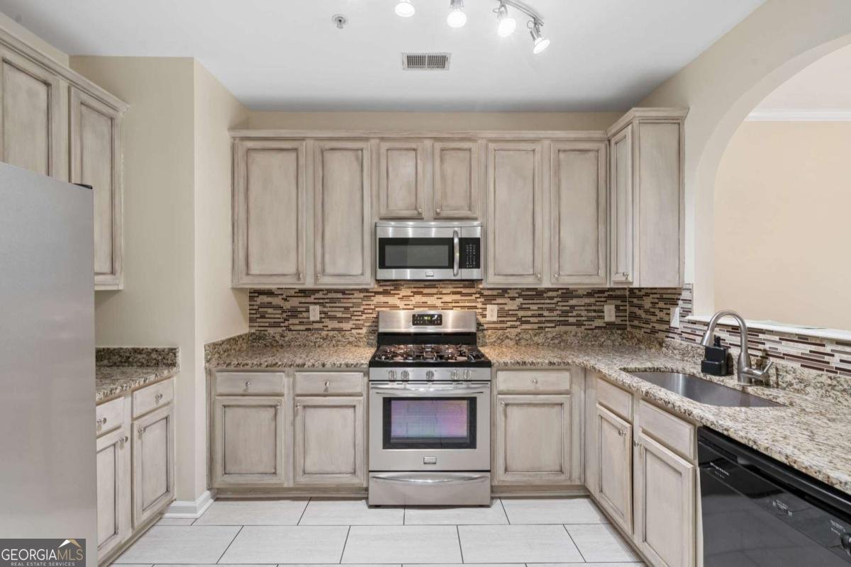 1075 Brownstone Drive Marietta - Photo 6