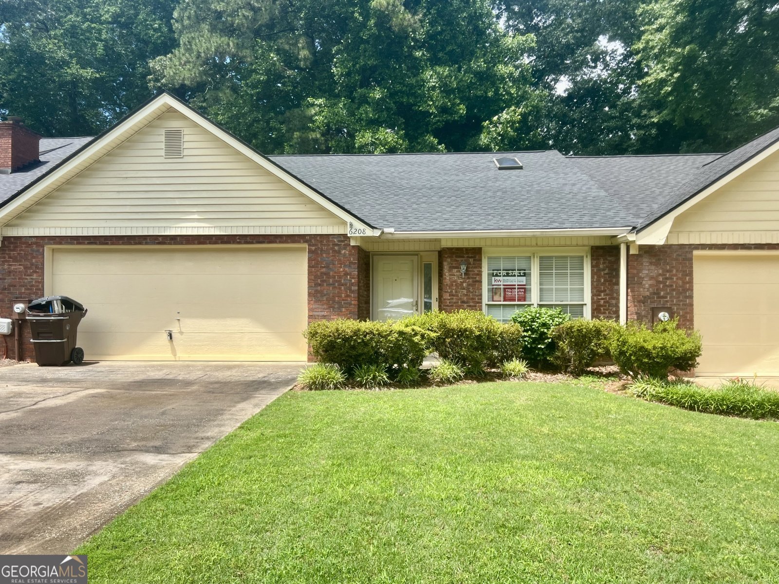 6208 Douglas Manor Court Douglasville - main photo