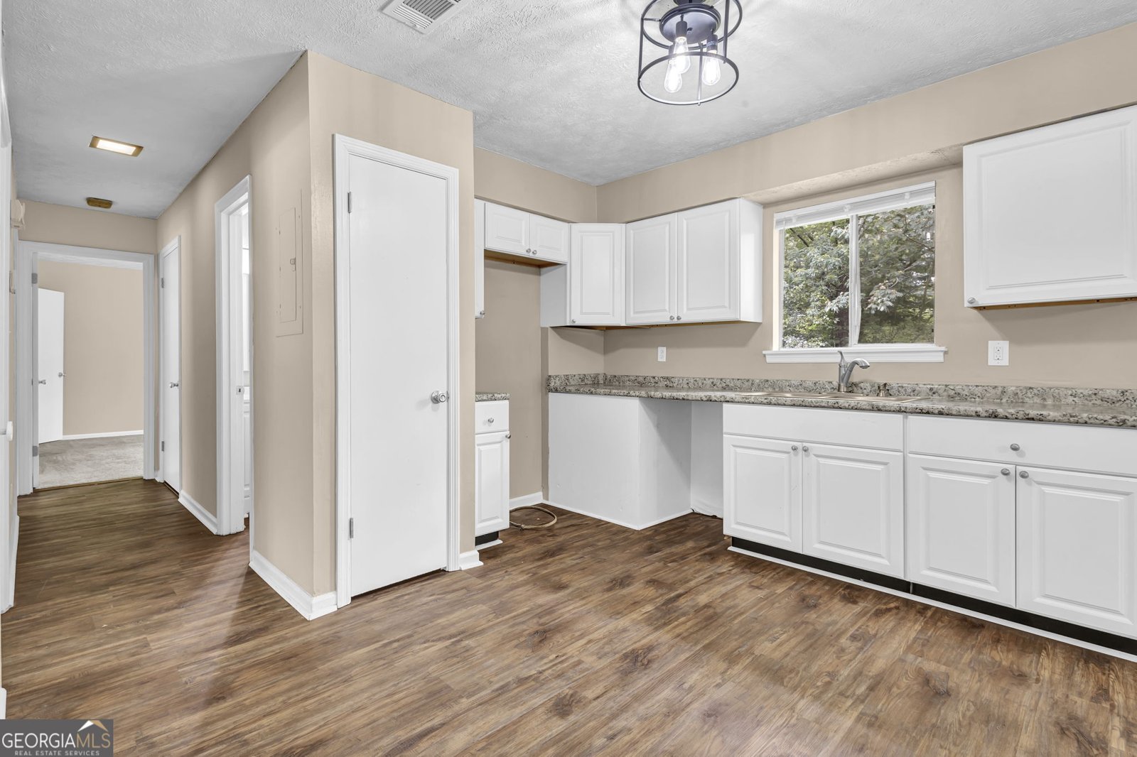 8998 Hurst Court Jonesboro - Photo 10