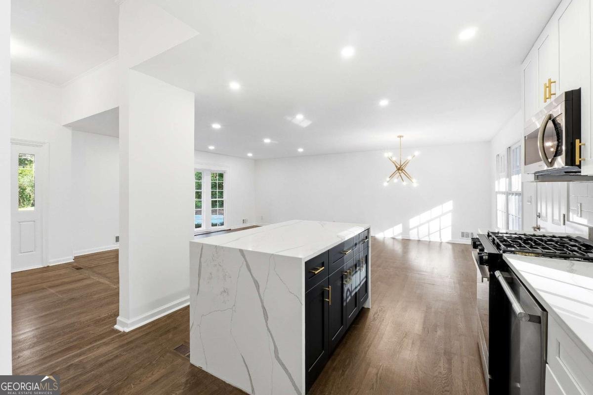 2437 Flair Knoll Drive Atlanta - Photo 8