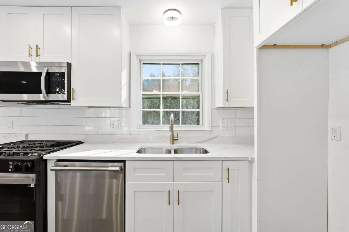 2437 Flair Knoll Drive Atlanta - Photo 9