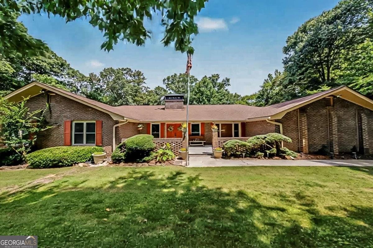 124 Shadow Lake Drive Lilburn - main photo