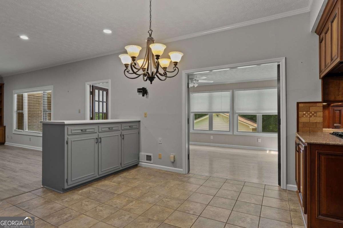 124 Shadow Lake Drive Lilburn - Photo 9