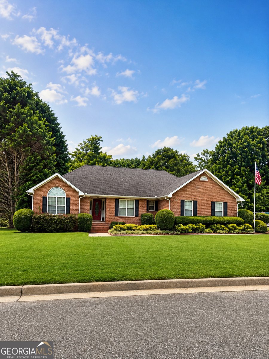 109 Oak Knoll Road Stockbridge - main photo