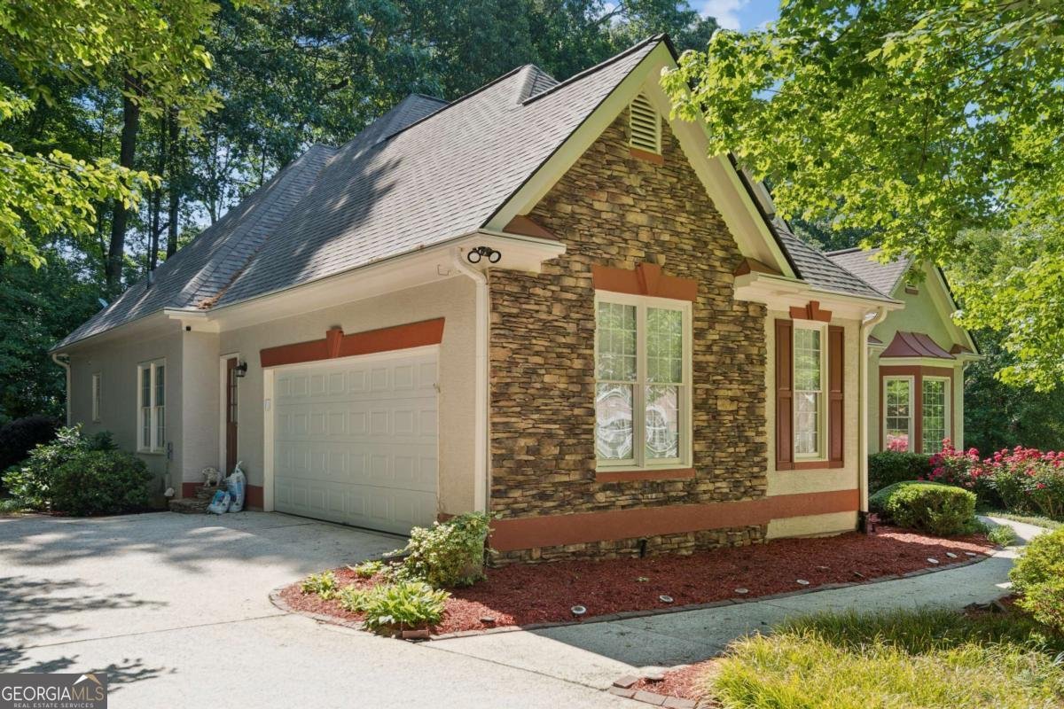 1611 Flowering Dogwood Drive Powder Springs - main photo
