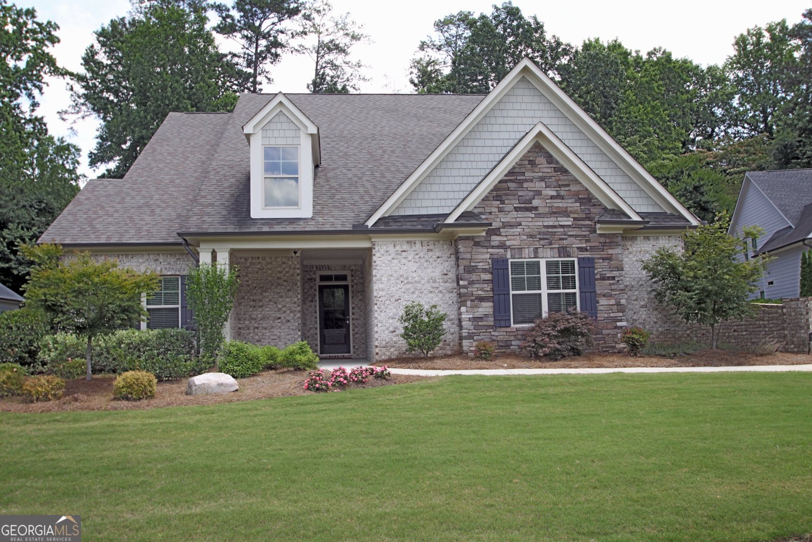 226 Sweetbriar Club Drive Woodstock - main photo