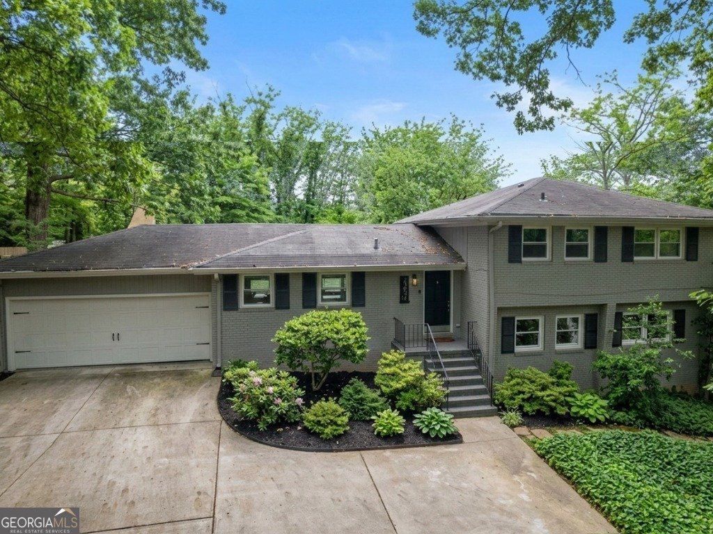 2363 Oakridge Court Decatur - main photo