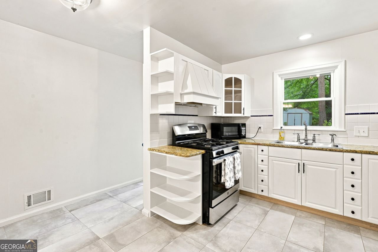 1445 Varner Road Marietta - Photo 18