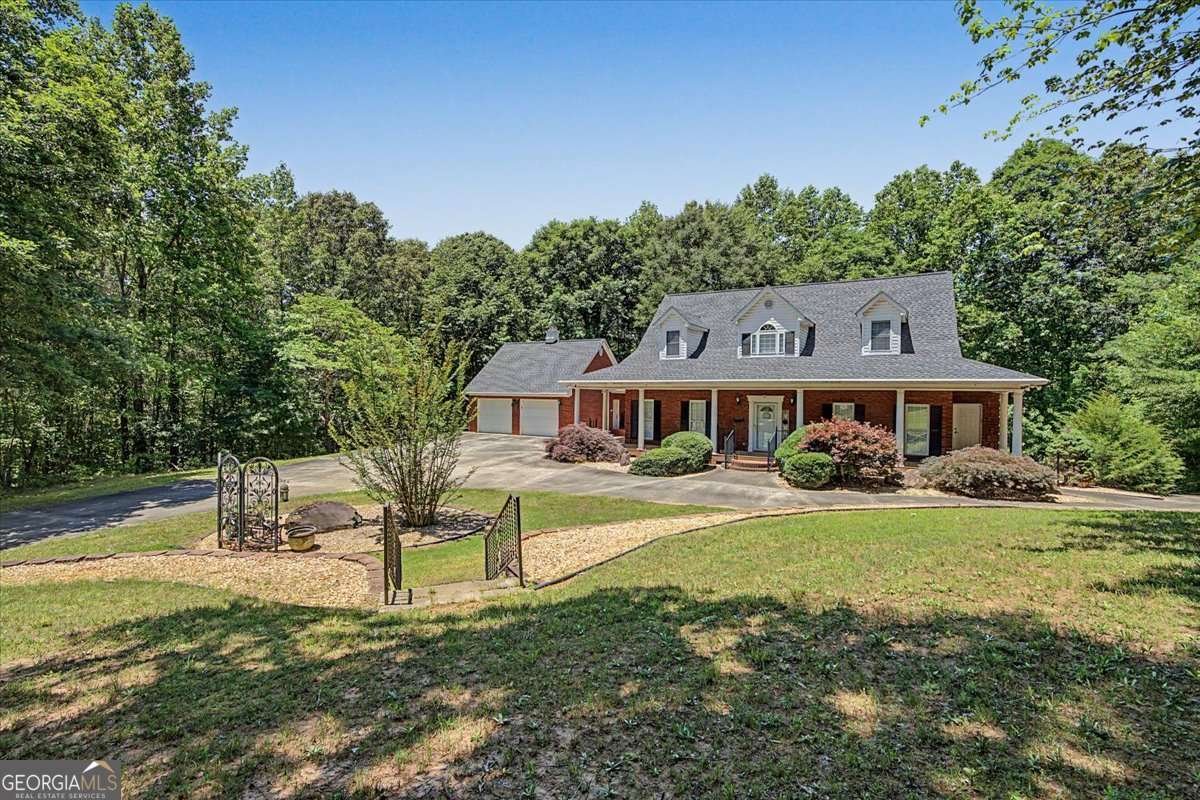 1136 Cole Lake Rd Dallas - main photo