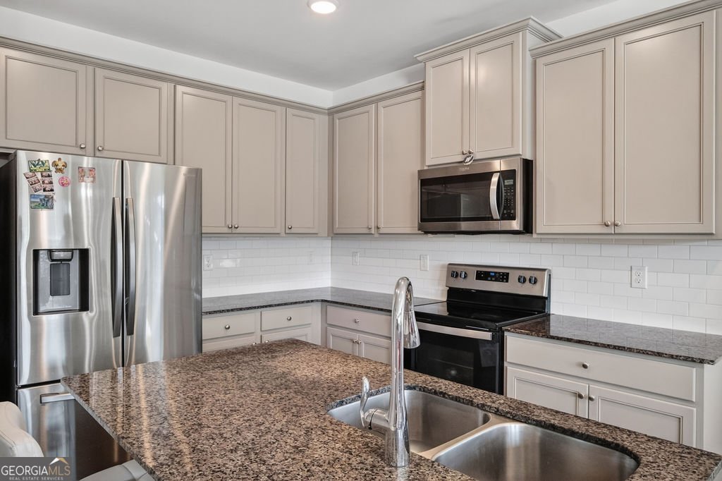 131 Regent Park Hoschton - Photo 6