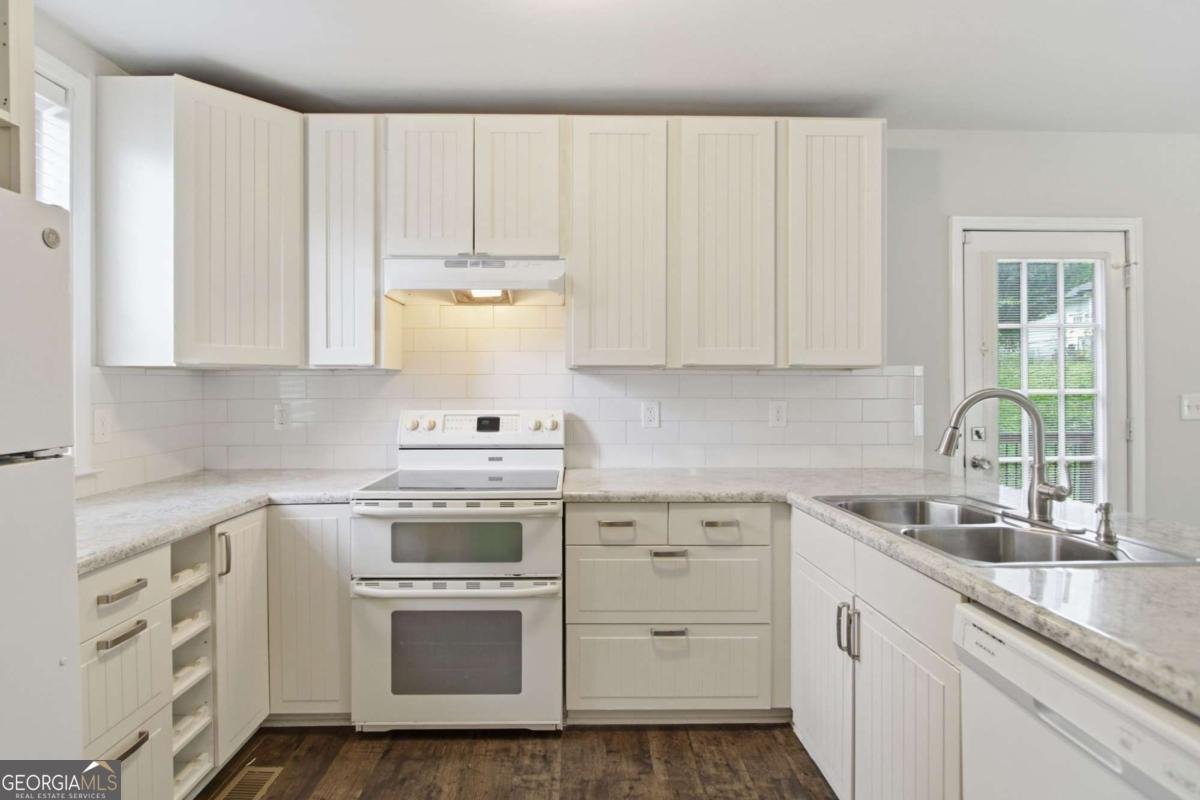 211 First Street Woodstock - Photo 14