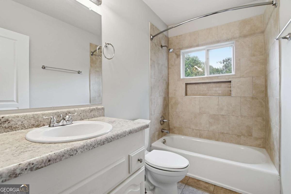 211 First Street Woodstock - Photo 23