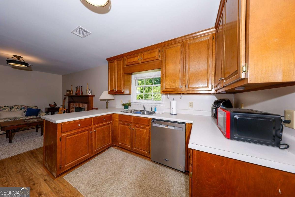 9135 Clearwater Road Gainesville - Photo 8