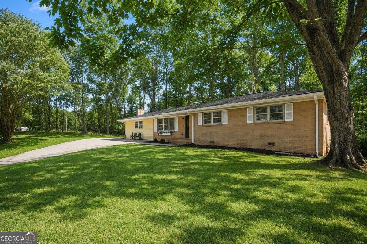 4975 Brawner Lake Drive Austell - main photo