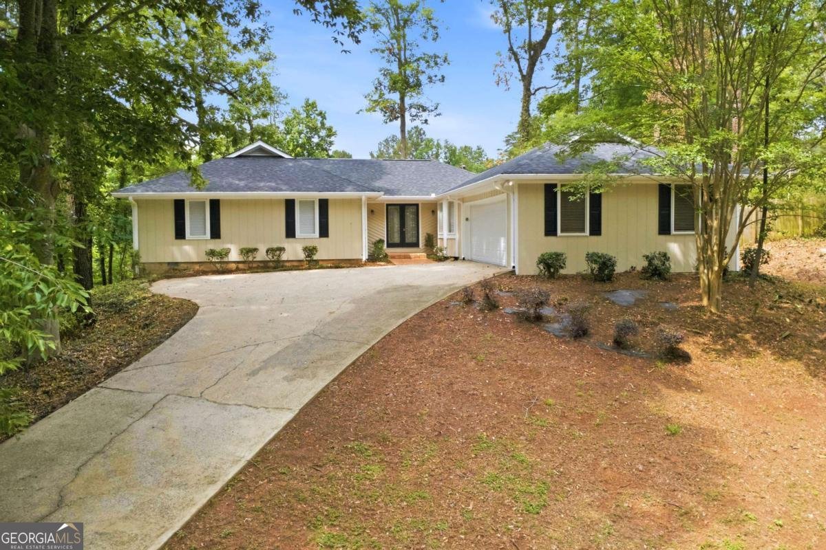495 Knoll Woods Drive Roswell - main photo