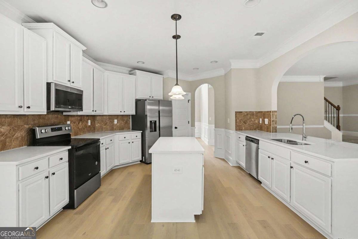 7985 Snapwell Drive Fairburn - Photo 9