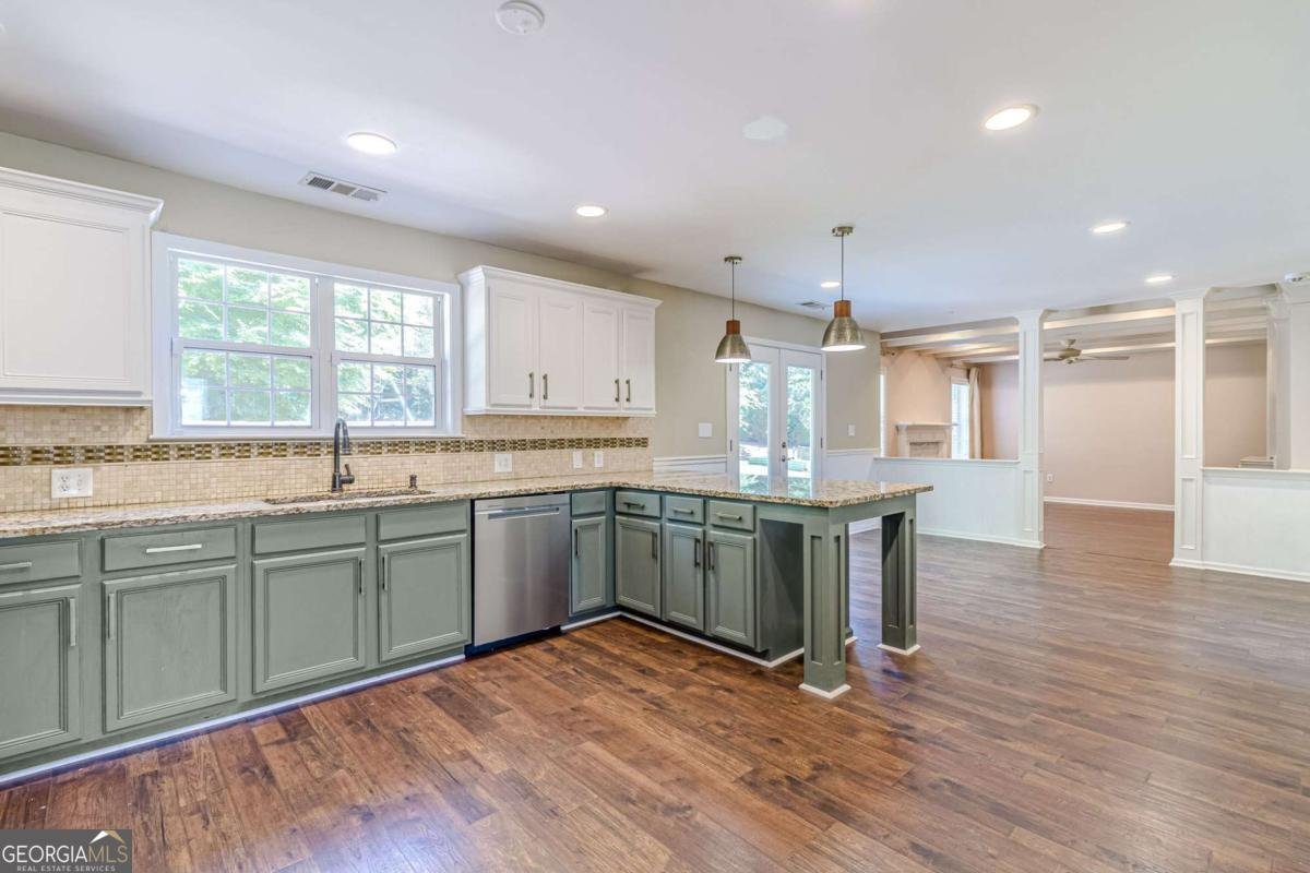 1735 Berry Court Cumming - Photo 11