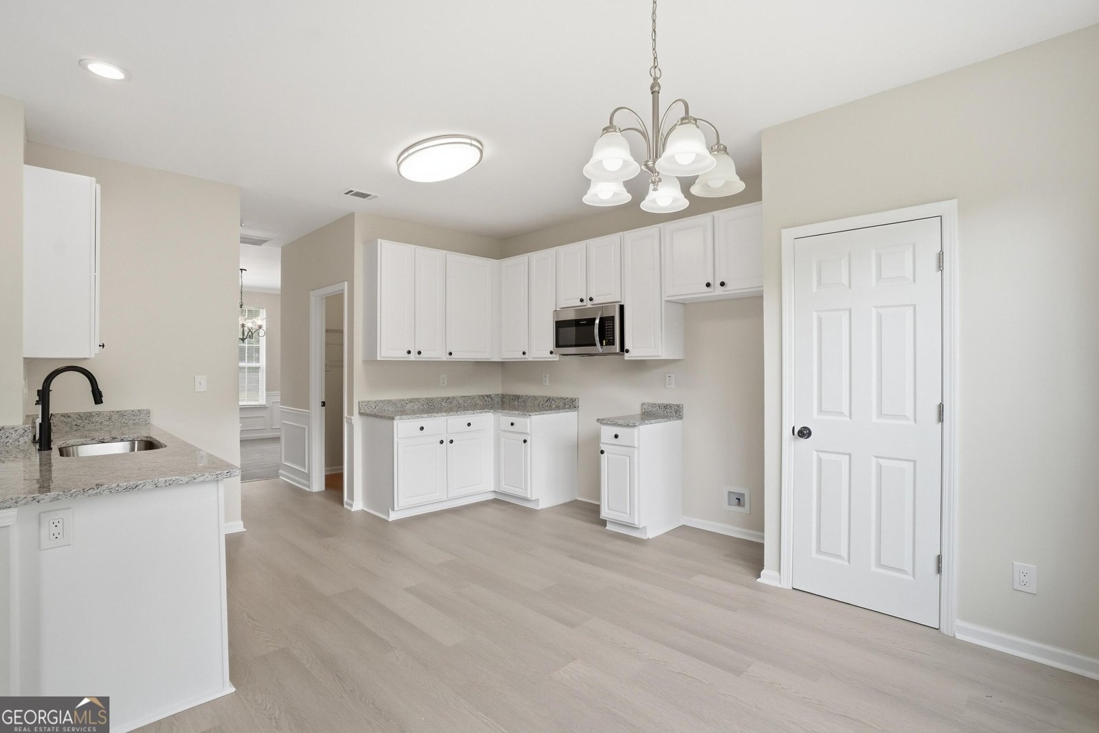 6894 Breeze Drive Stone Mountain - Photo 14