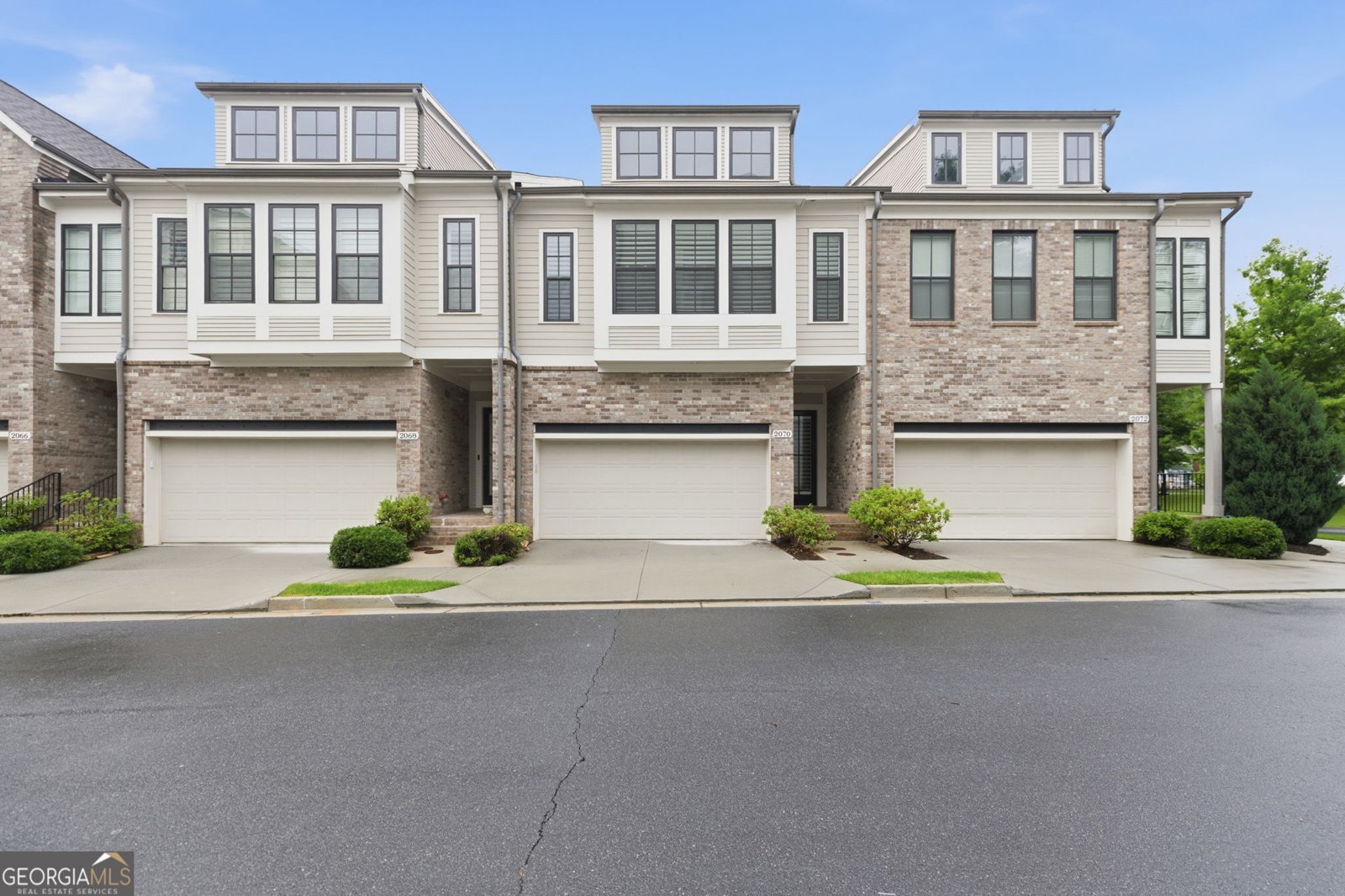 2070 Wheaton Way Atlanta - main photo