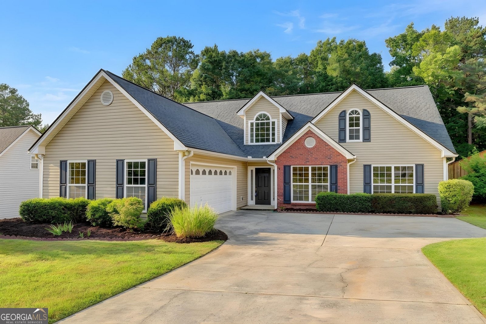 7012 Litany Court Flowery Branch - main photo