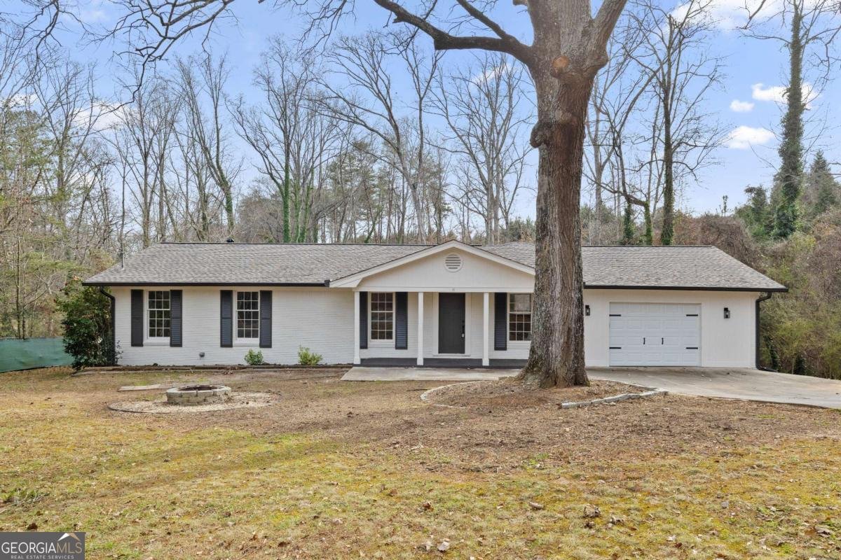 1180 Lakeshore Circle Gainesville - main photo