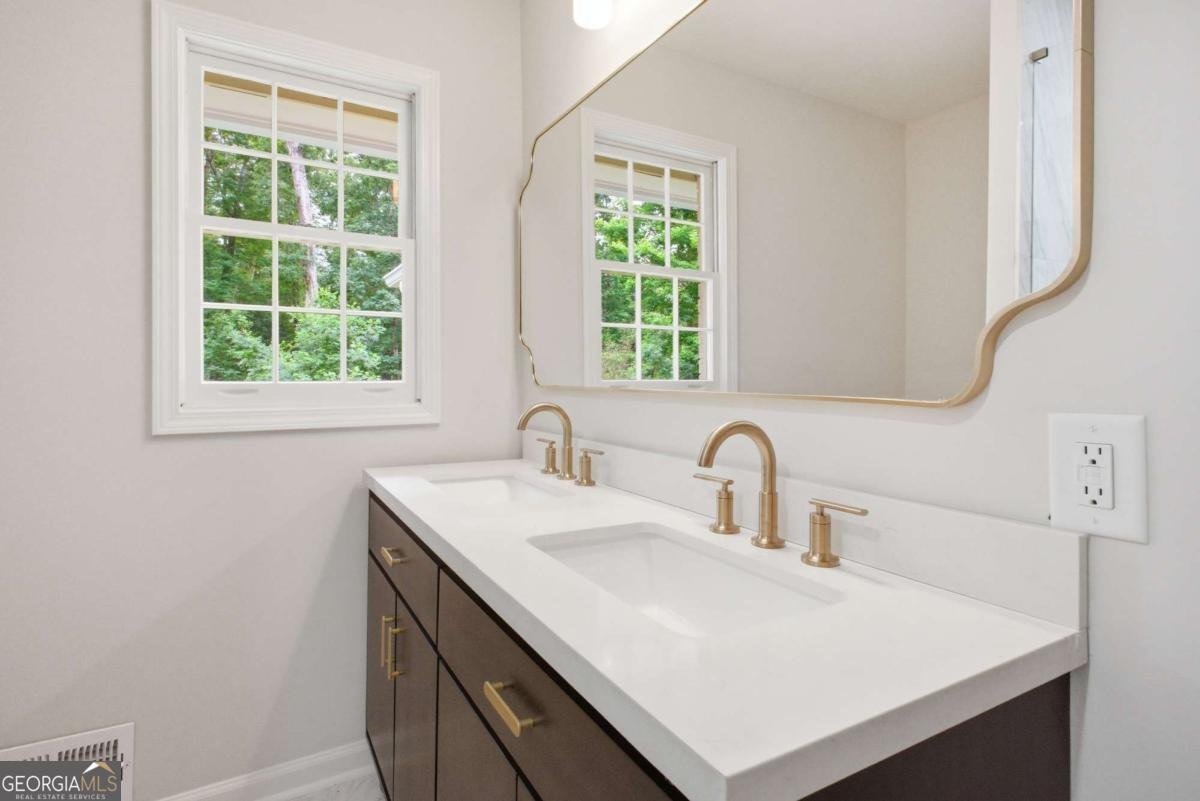 1180 Lakeshore Circle Gainesville - Photo 19