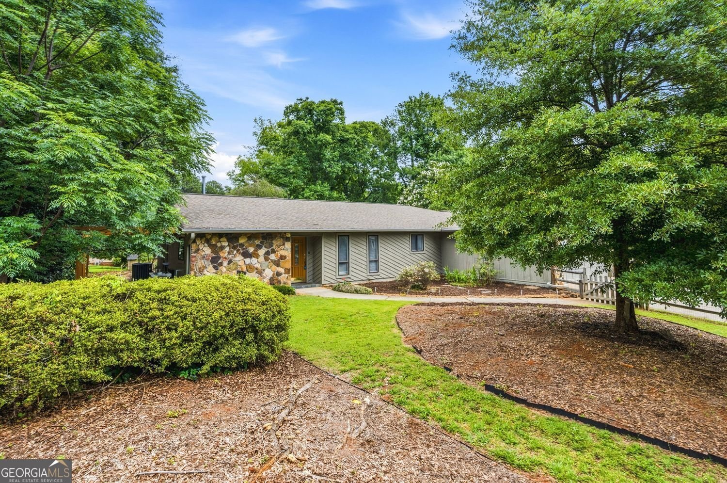 4759 Mockernut Court Lilburn - main photo