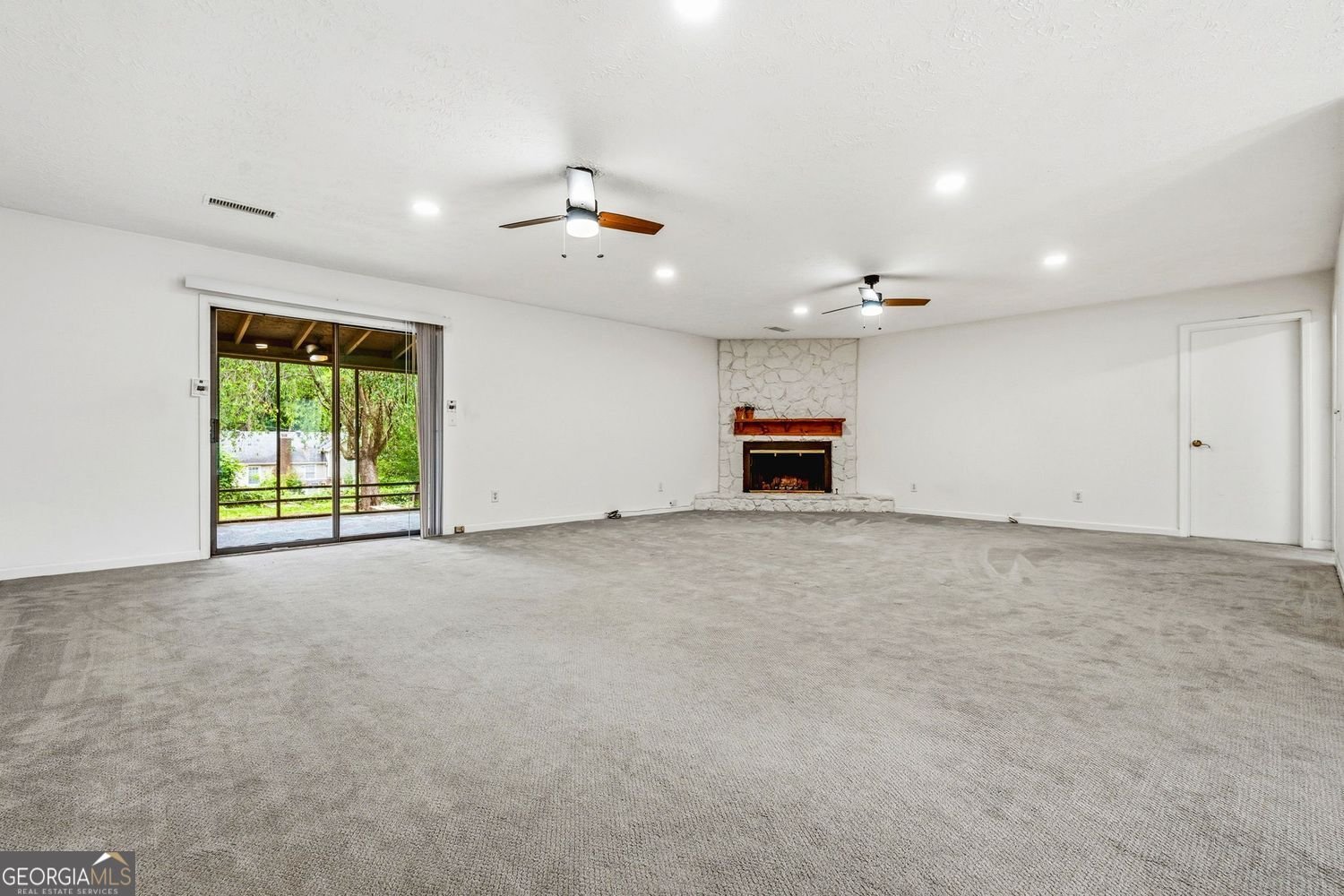 4759 Mockernut Court Lilburn - Photo 9