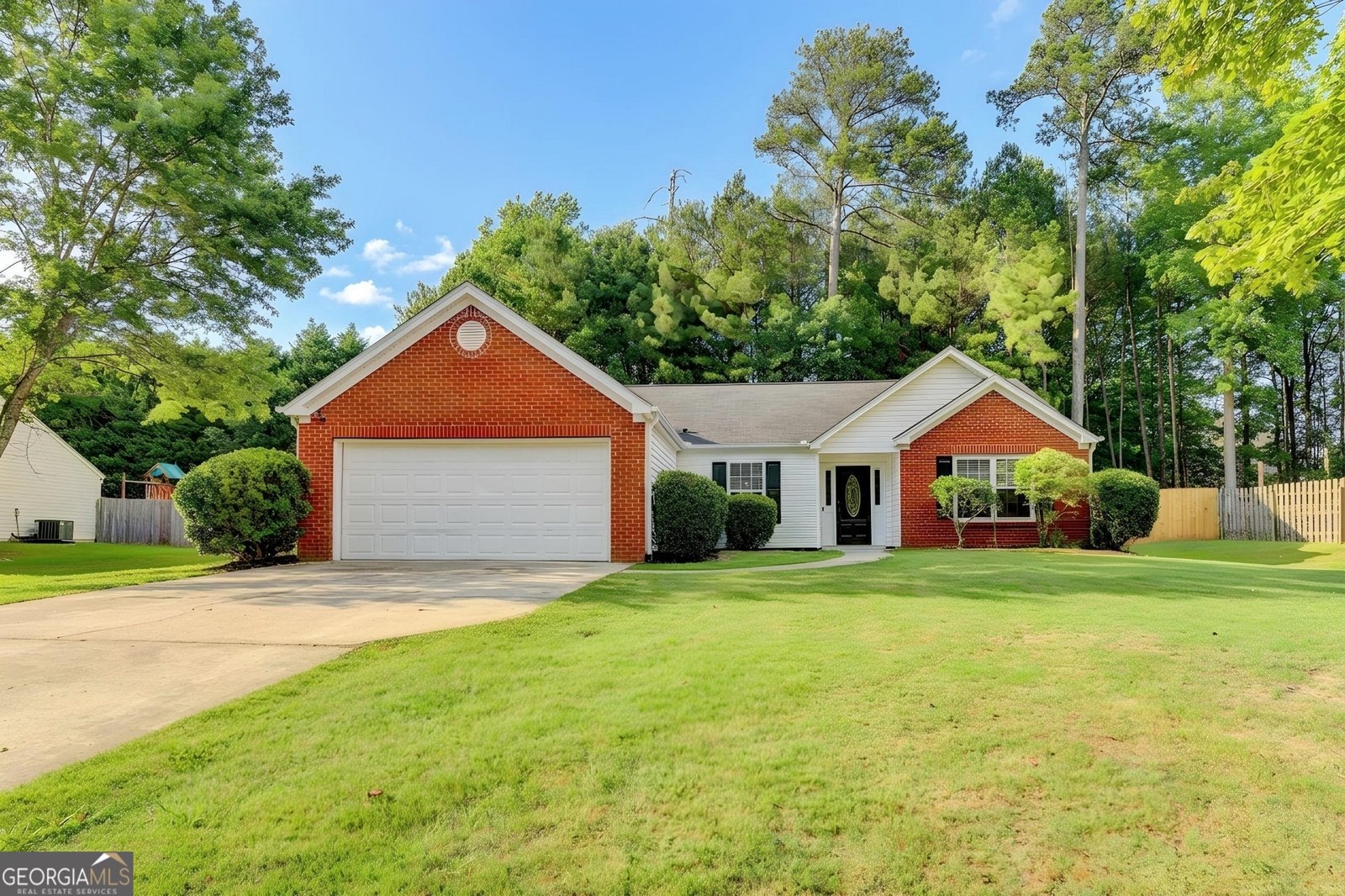 437 Crested View Drive Loganville - main photo