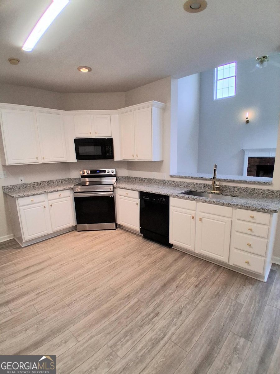 140 Dearing Woods Way Covington - Photo 8