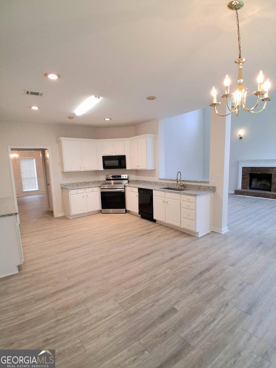 140 Dearing Woods Way Covington - Photo 9