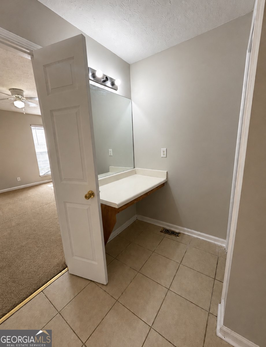 828 Tradd Court Stone Mountain - Photo 6