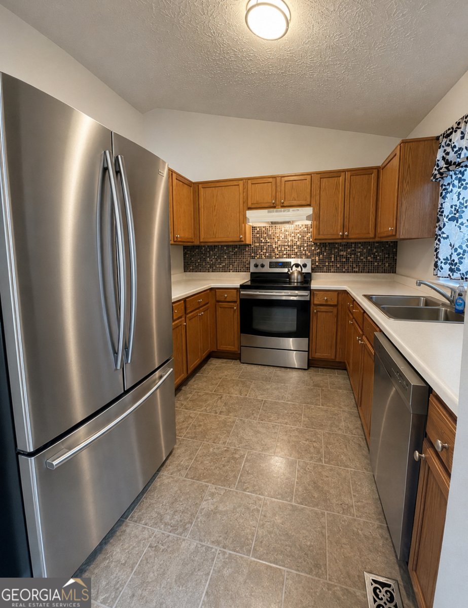 828 Tradd Court Stone Mountain - Photo 9