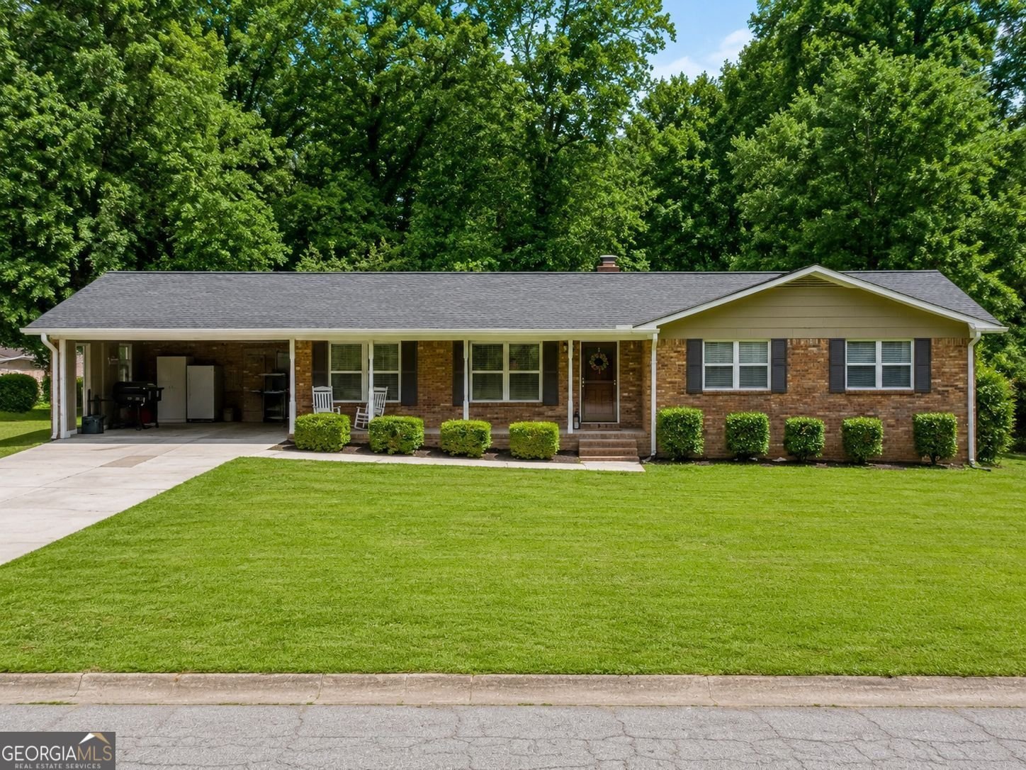 6178 Lullwater Drive Douglasville - main photo