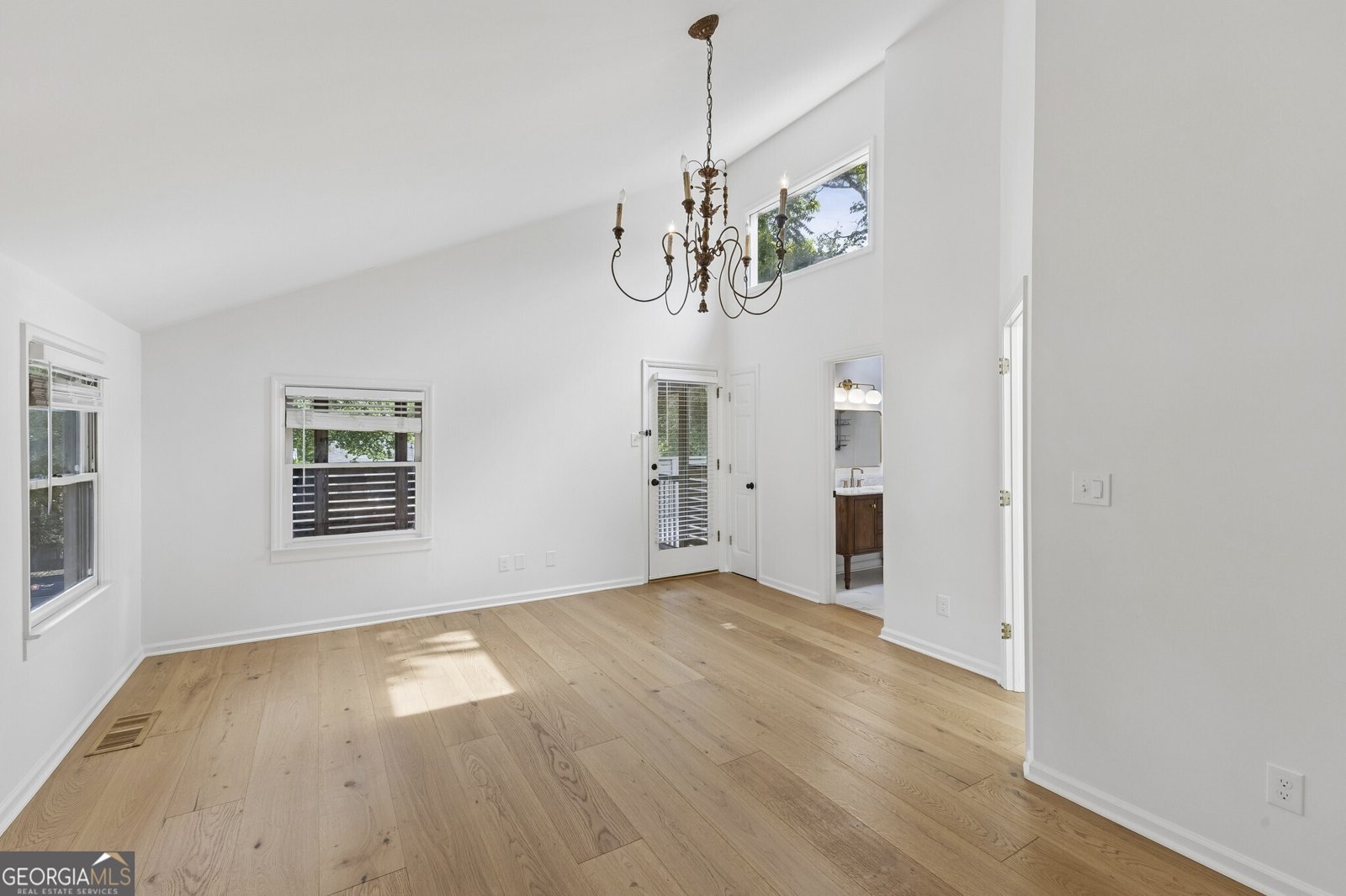 Photo 4
