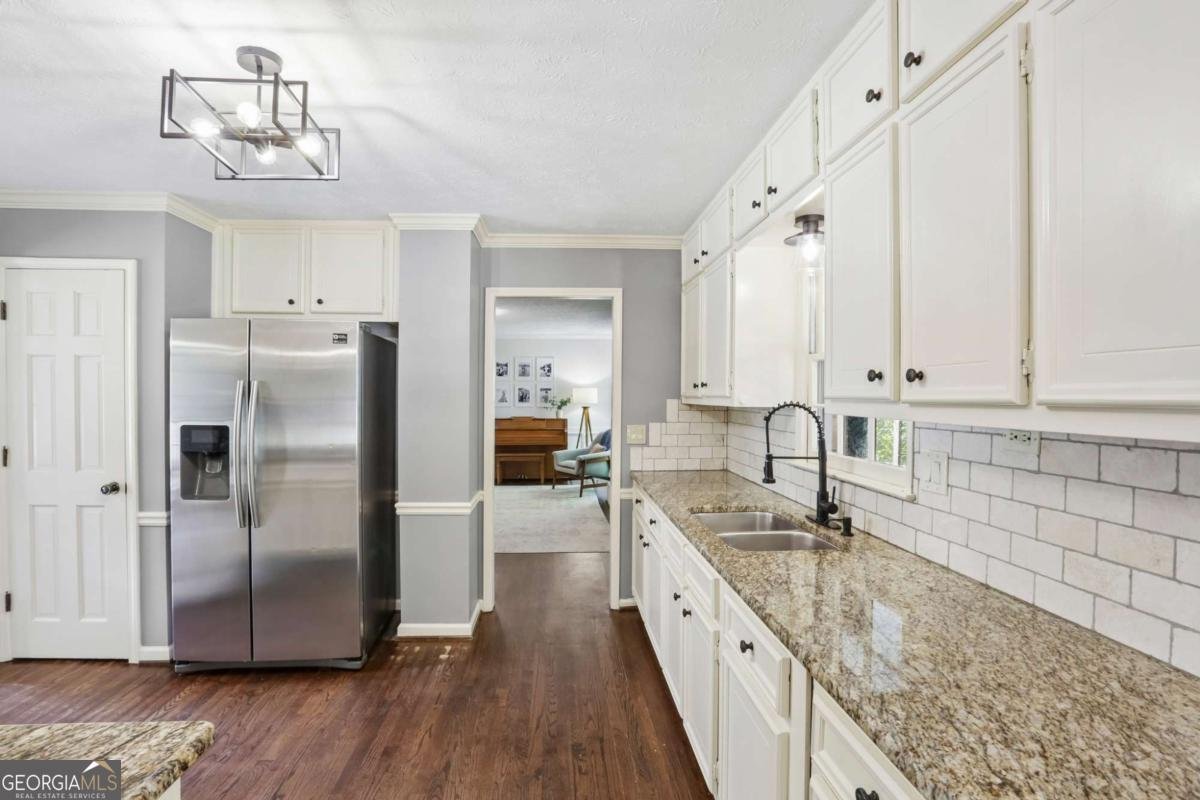 3869 Allenhurst Drive Peachtree Corners - Photo 9