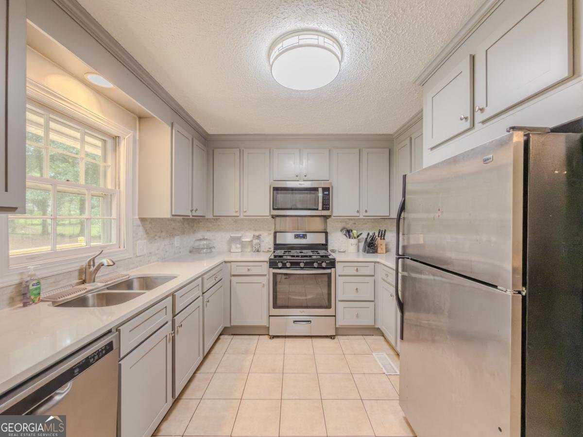 880 Virginia Court Conyers - Photo 6