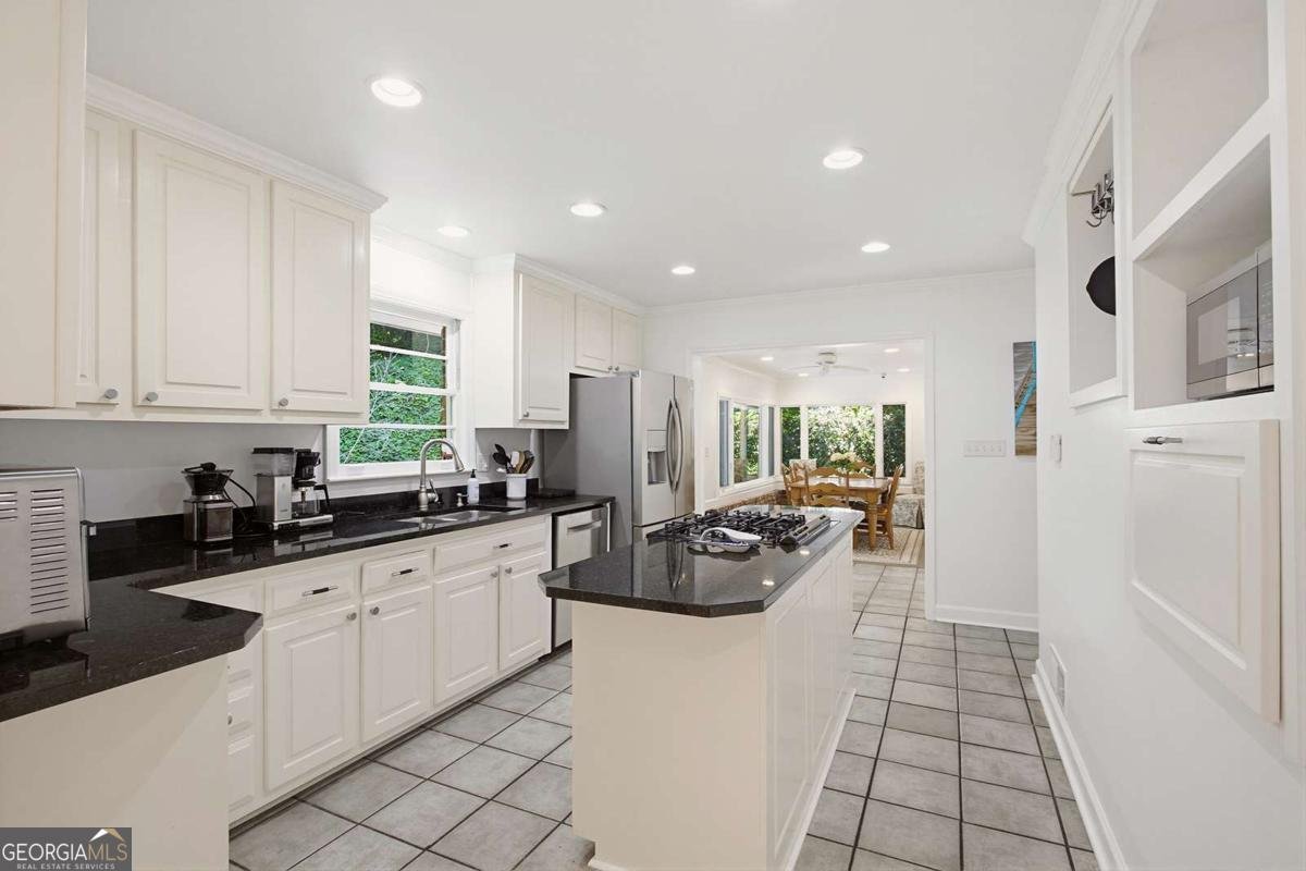 6651 Castleton Drive Atlanta - Photo 12