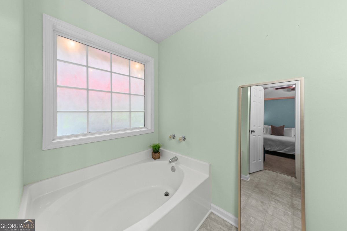 484 Canoe Court Statham - Photo 14