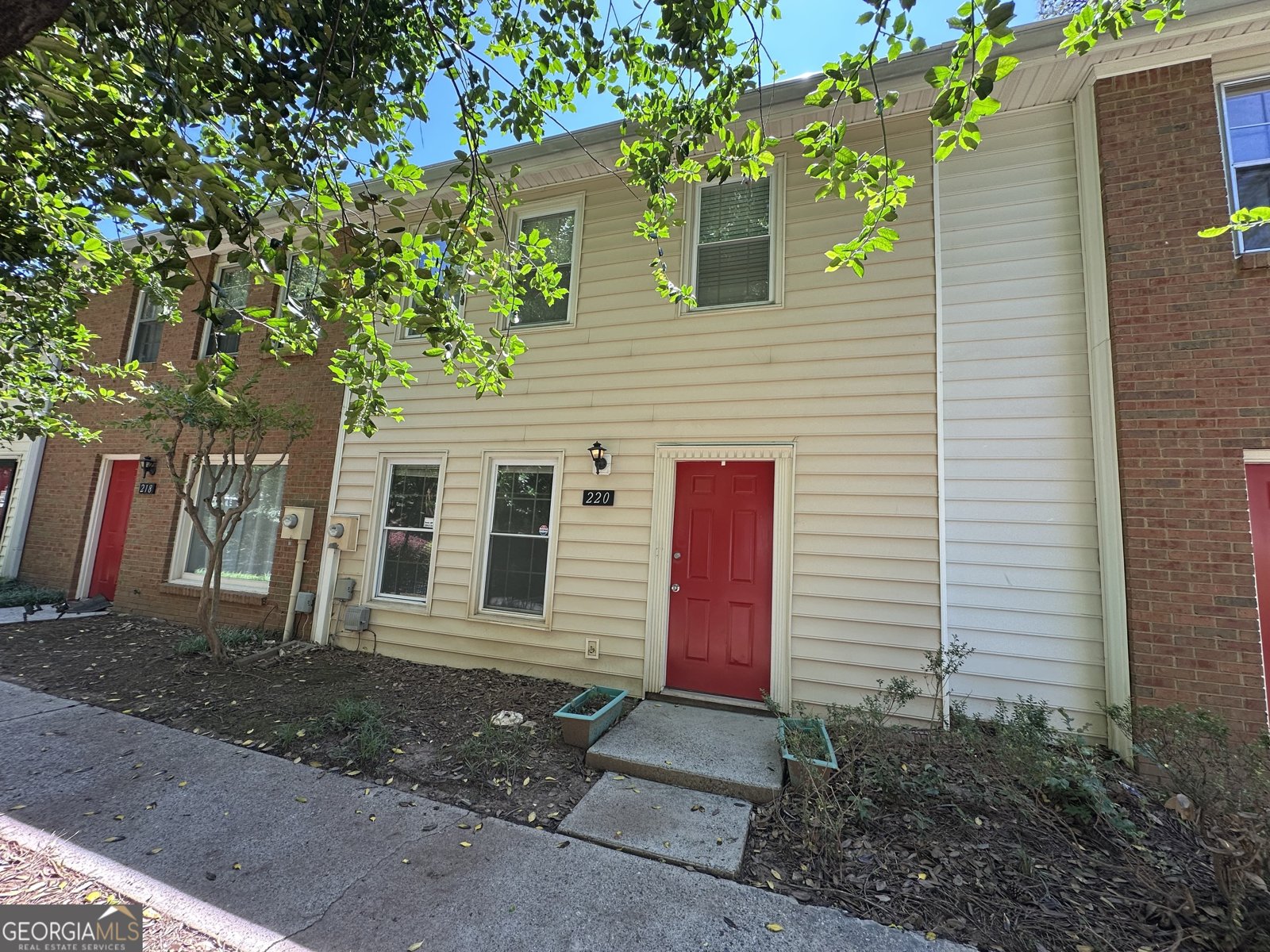 220 Chads Ford Way Roswell - main photo